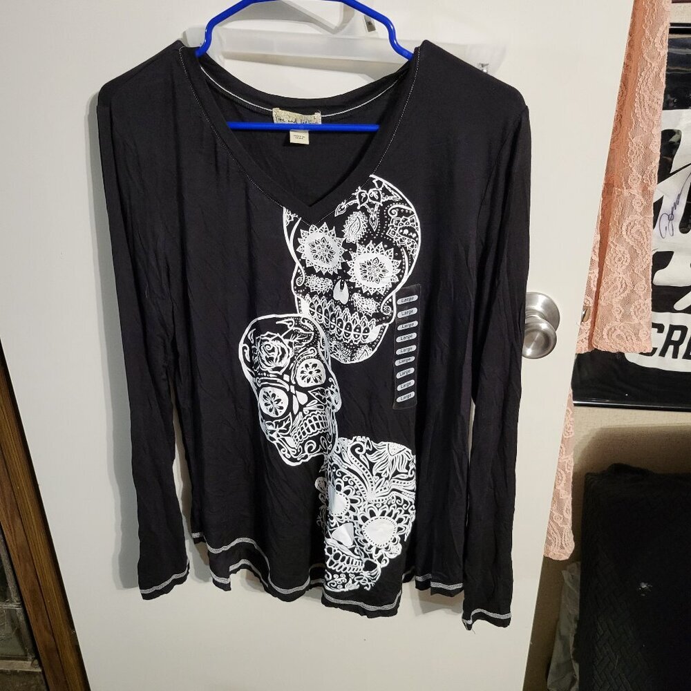 NWOT ONE WORLD LIVE AND LET LIVE SUGAR SKULL TOP SZ L